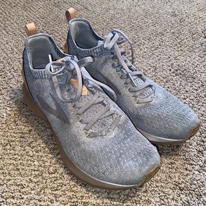 Brooks Levitate 2